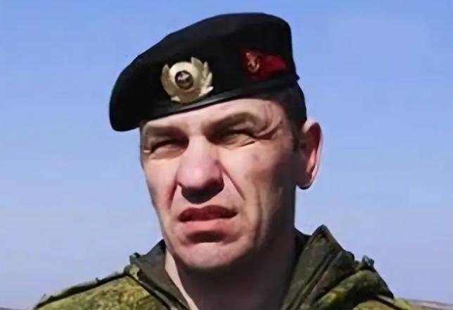 在俄军控制的克里米纳区域，俄军第144摩步师在准备向乌军发起进攻前，列队2个小时