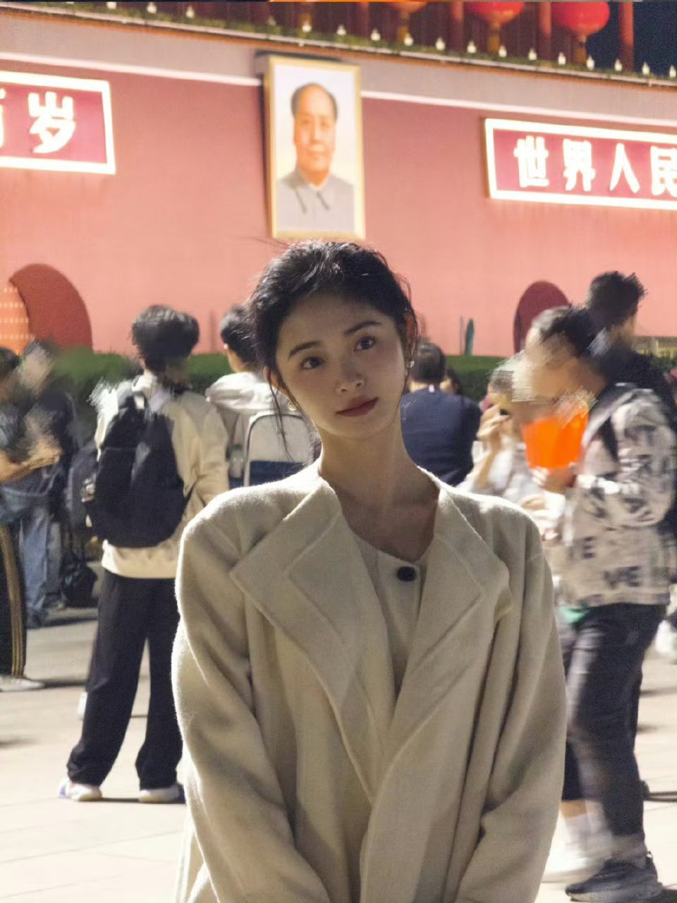 周洁琼这个淡妆有种国泰民安的美 ​​​