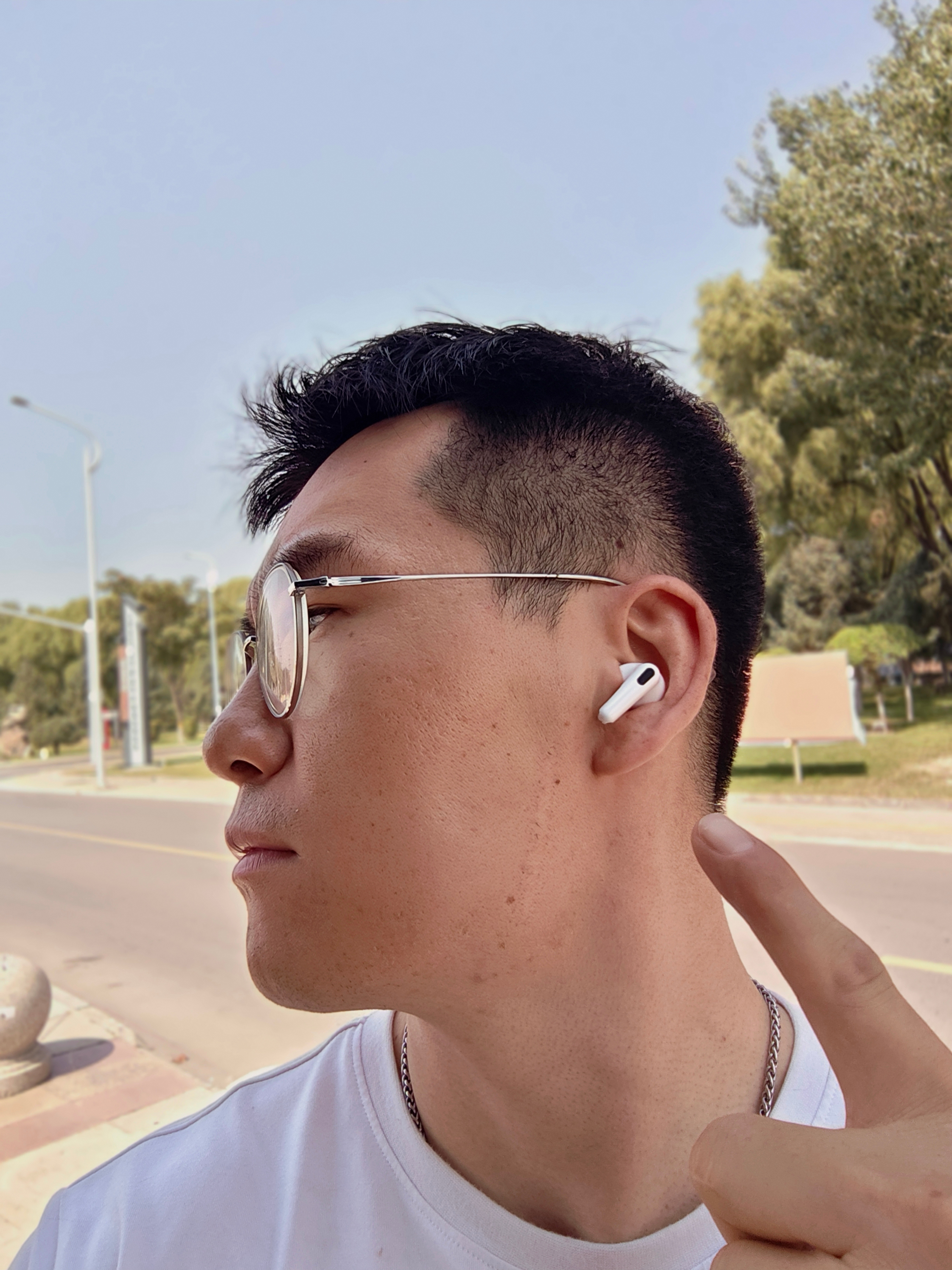 你有耳机依赖症吗耳机的核心作用是用来听歌的，再加上现在的耳机基本上都有主动降噪功