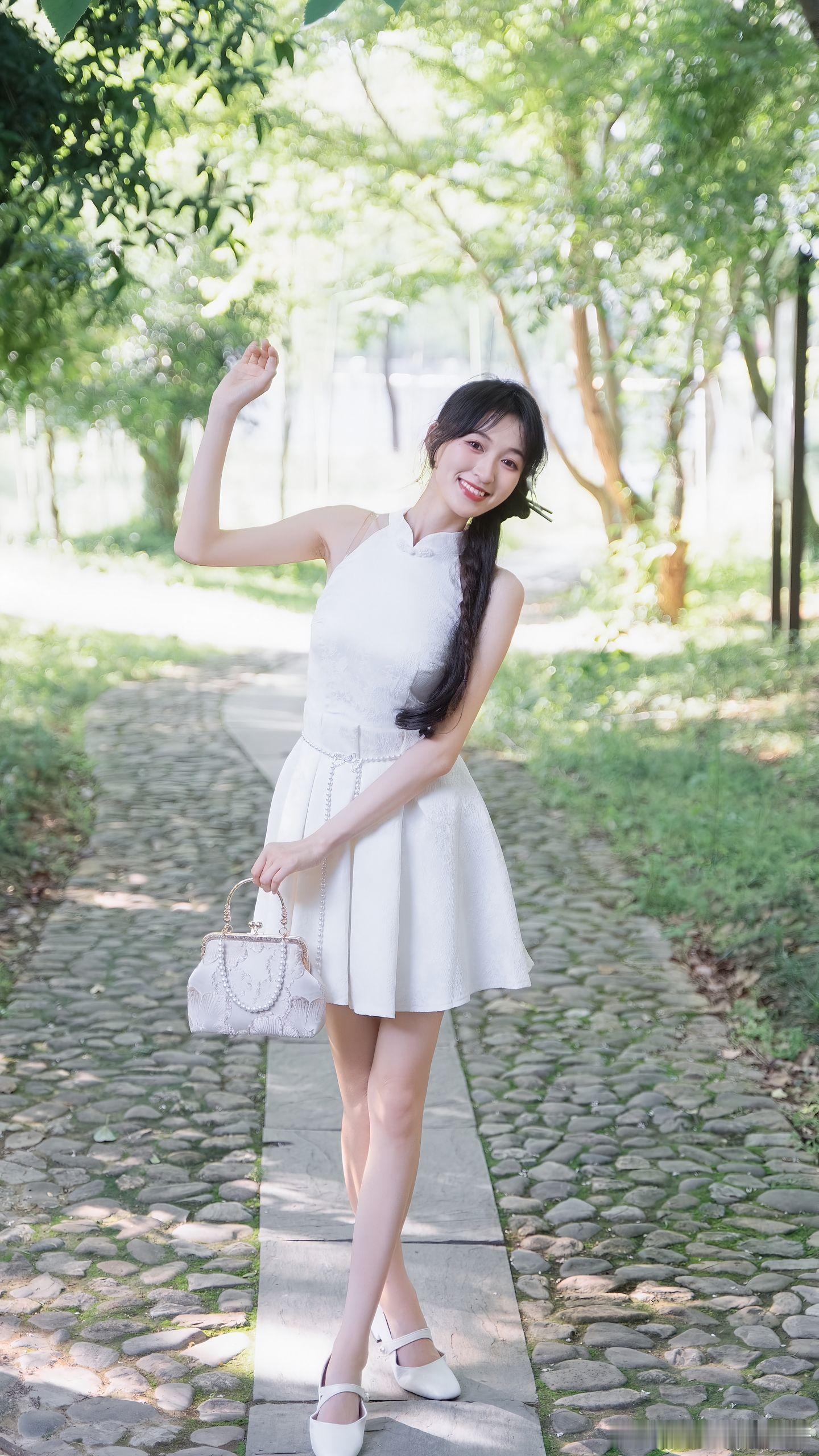 一袭白裙，少女的美～ ​​​
