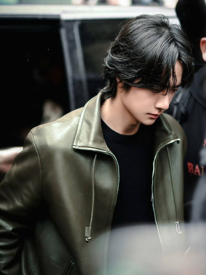 王一博罗意威全球地广已上线，全球闪耀ing ​​​