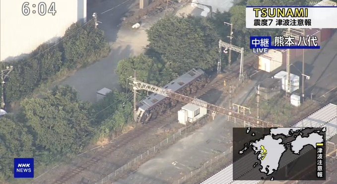 熊本发生地震后，一列货运火车脱轨玻利瓦尔英雄之地日本7.1级地震民众哭喊声一片