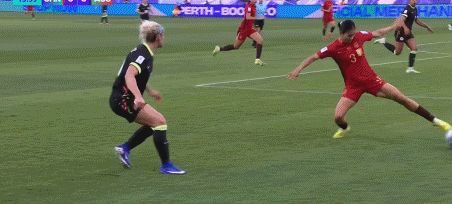 中国女足中国女足0比1落后澳大利亚女足 第16分钟，中国女足率先丢球，福尔德门前