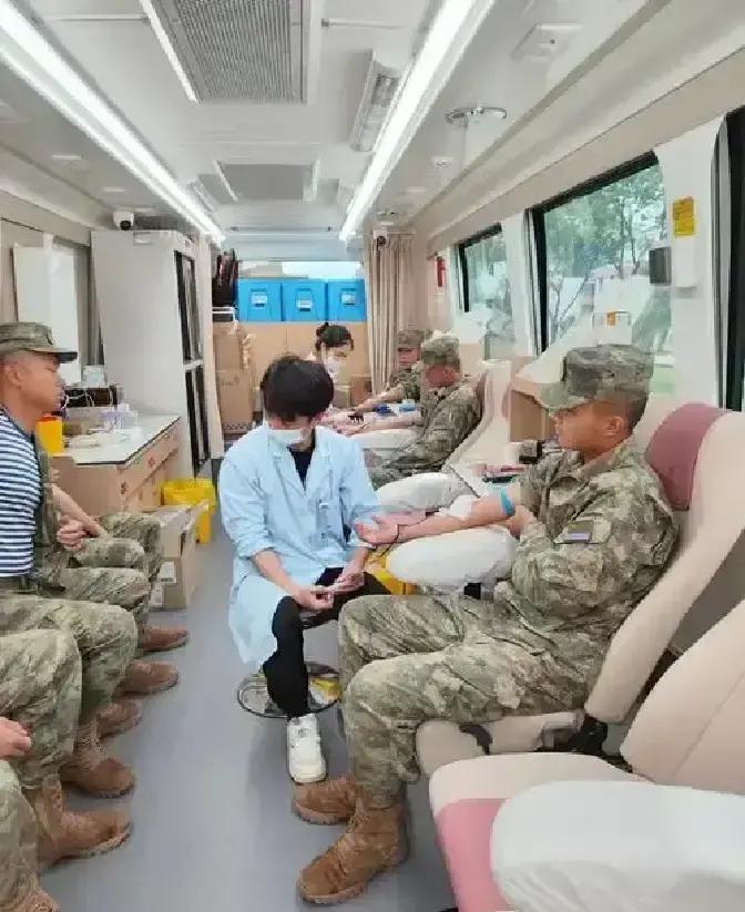 快讯！快讯！
后台有位哥们甩来一句话把我又笑又气：退伍军人既然有那么多“优先”，