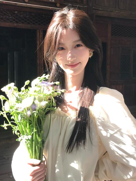 我在阳光下往返于春天