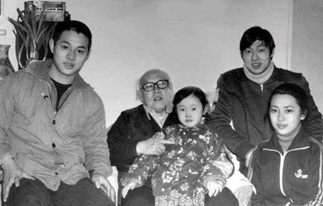 1928年，国画大师 李苦禅 ，与师妹凌嵋琳成婚。不料，6年后，凌嵋琳竟在李苦禅