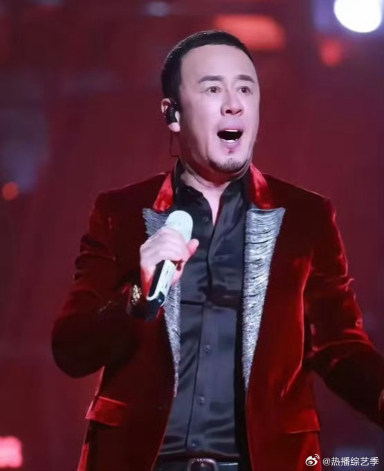 杨坤认为歌手节目10人一期有点多比起纠结舞台竞争里各种各样不可控的变数杨坤更愿意