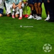 C罗晒全队与21号球衣合照：我们为了自己、若塔和葡萄牙而赢在世界杯1/16决赛2
