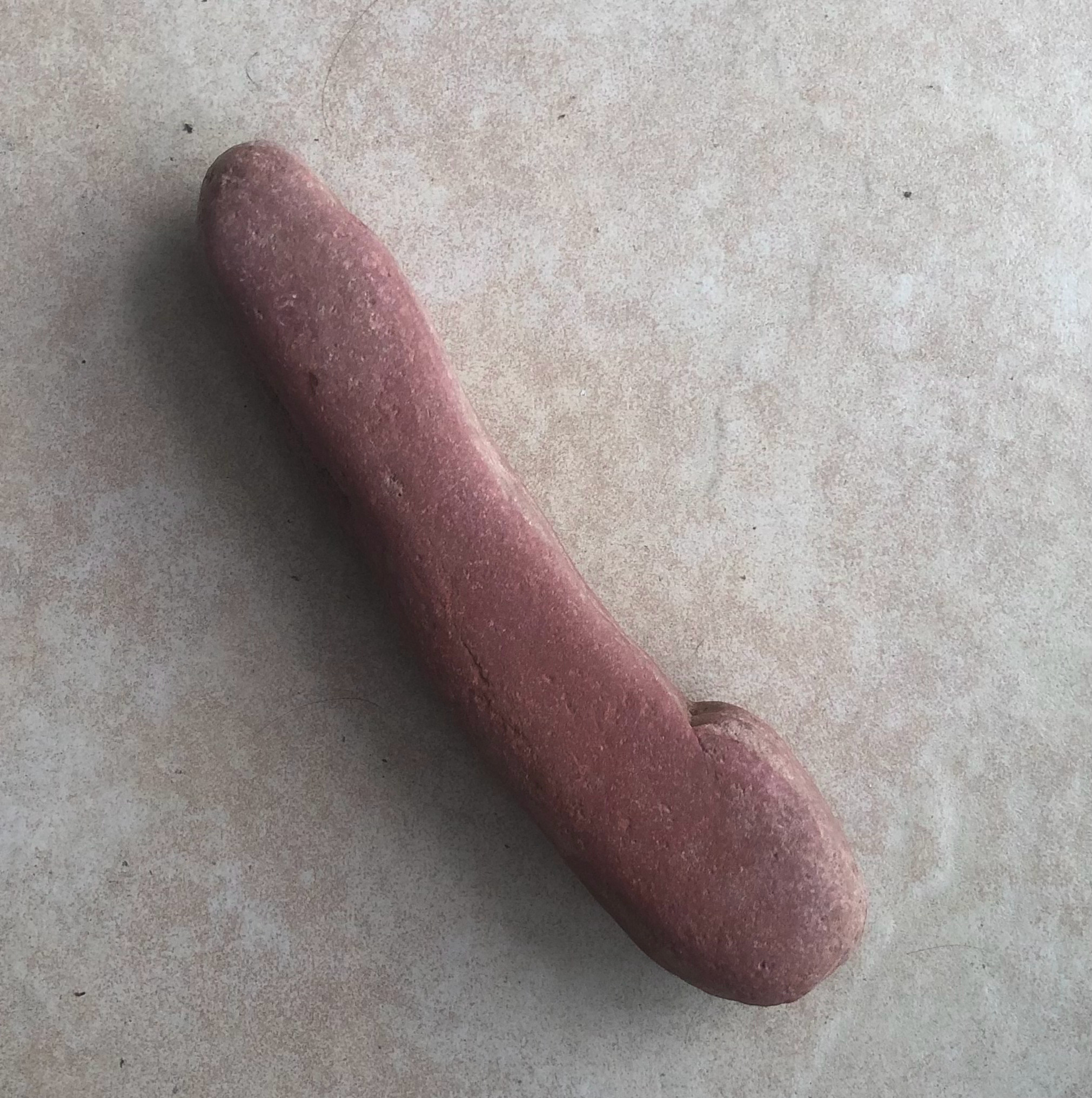 下乡淘到一件石器，比旧石器新一点，比新石器旧一点。专家朋友认为，这是女娲遗物，值