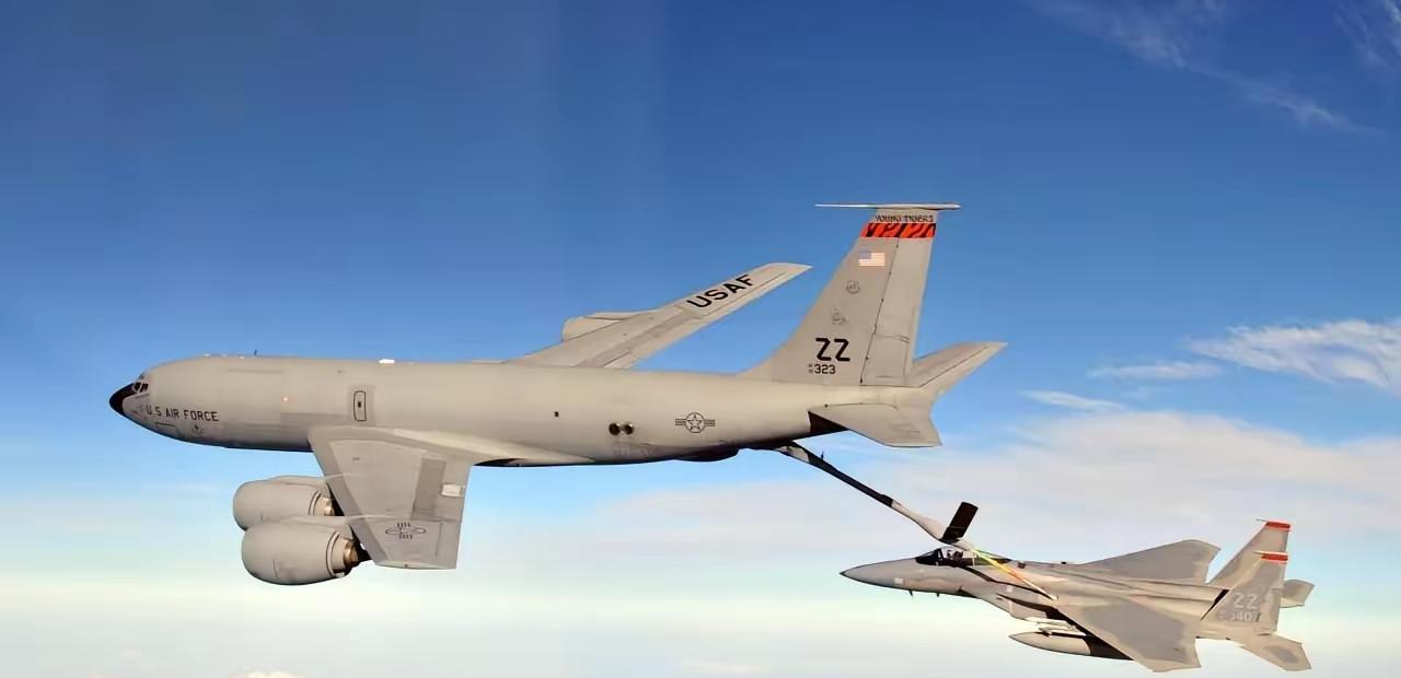 ❗️美军KC-135加油机在伊拉克坠毁，机组6人全部遇难
 
这消息一出来，美军