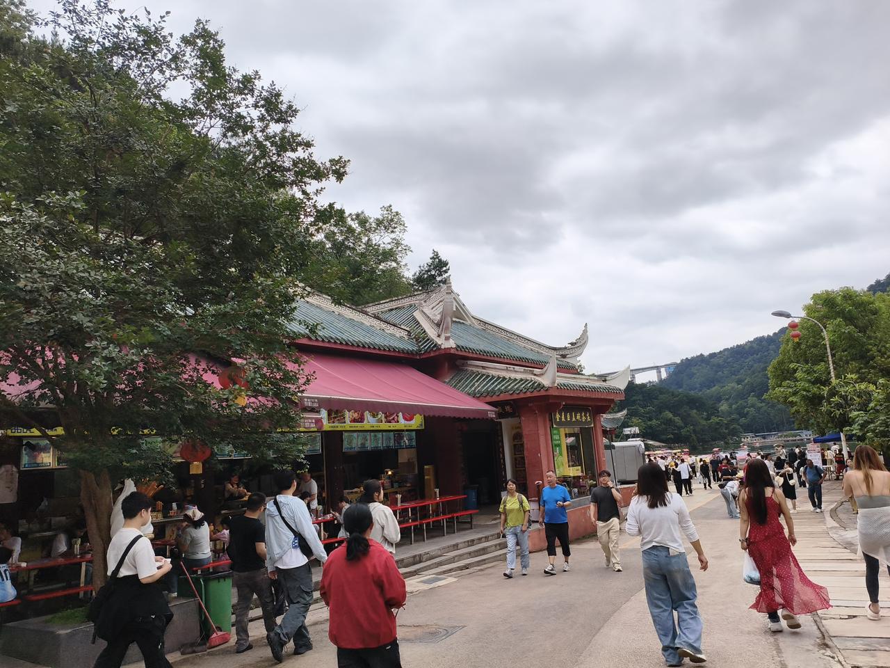 大方县马场镇PK安順马场填
      大方县马场镇和安顺马场镇，这名字一样，可