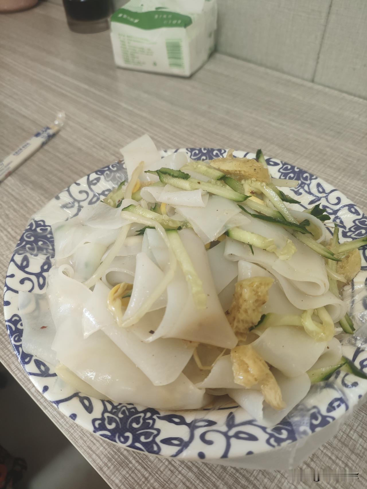 踩雷炸酱面意外挖到宝！大连罗斯福后身藏了十年陕西老牌小吃店
 
本来满心欢喜去罗