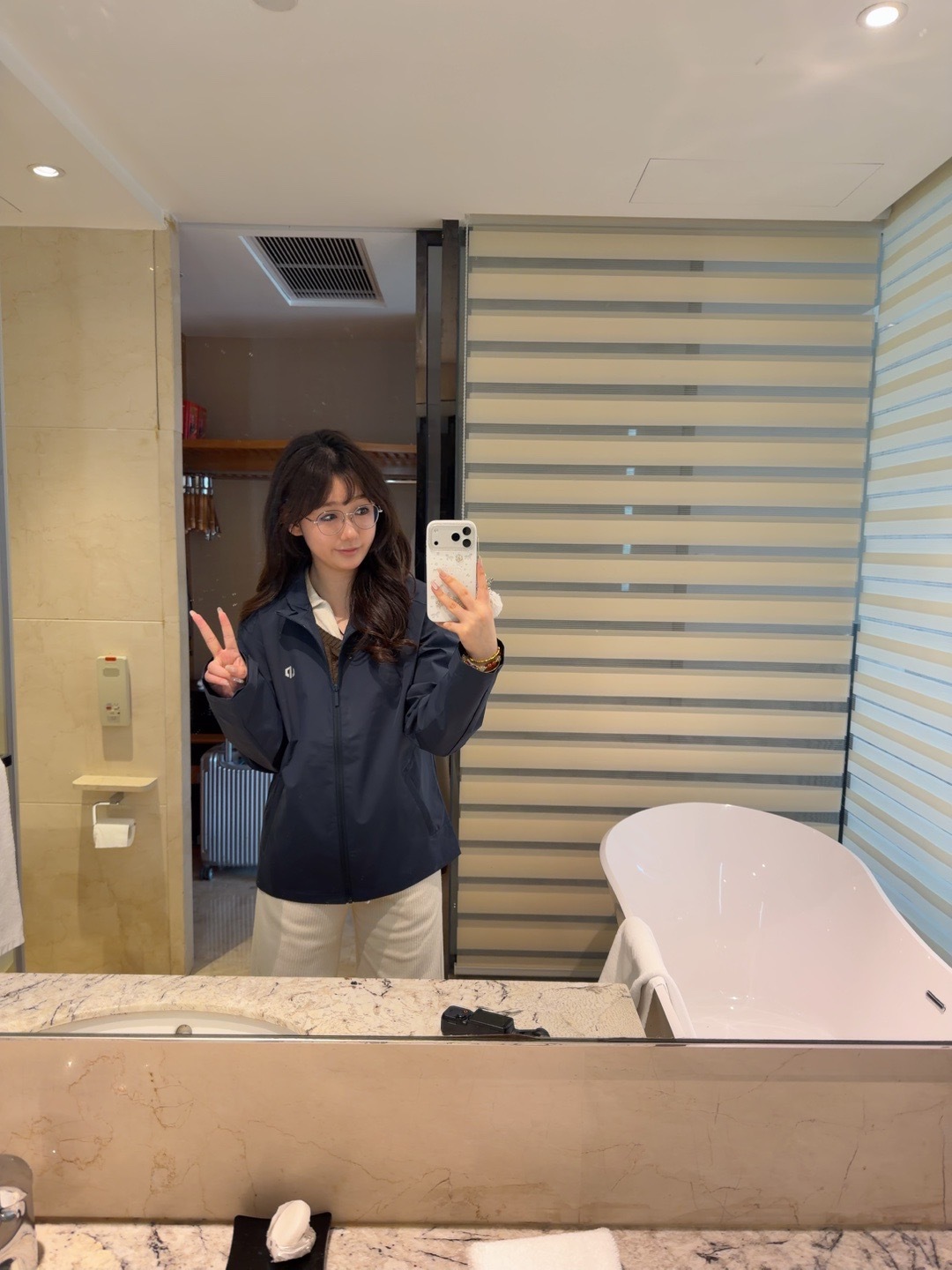 我感觉我是第一个到的老板，当你的时候，我已经入职零跑了。 杭州·杭州瑞立江河汇酒