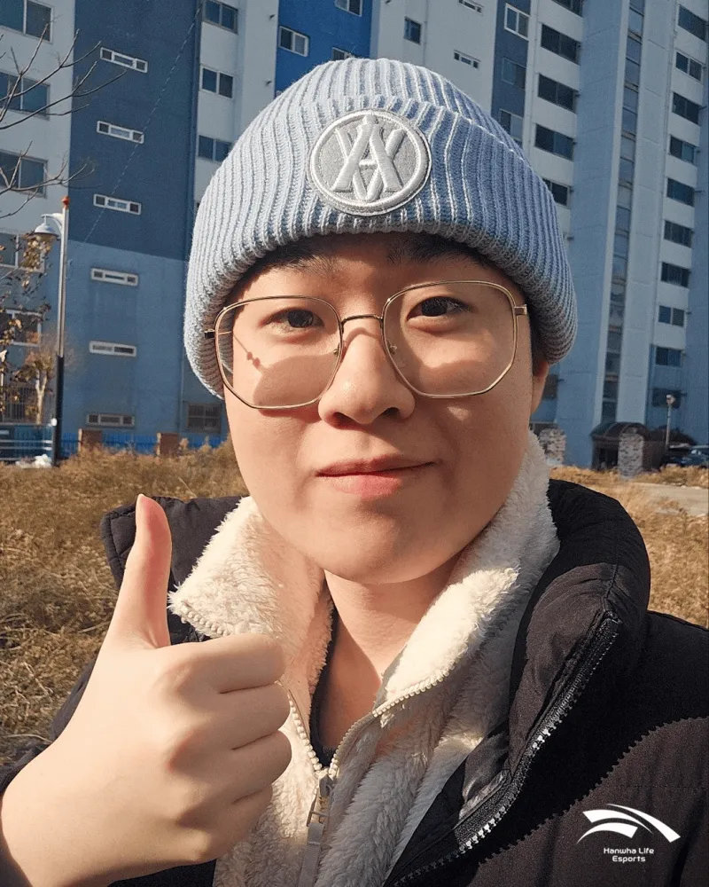 HLE官方更新动态Zeus前往训练所：会健康回来的！忠诚！可惜不是跟k一起去的，