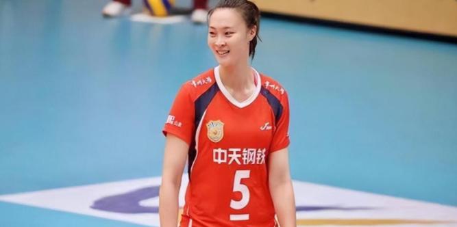 她是 "排球女神"，嫁给了 "北大才子" 杨臻博，可结婚好几年肚子一直没动静，最