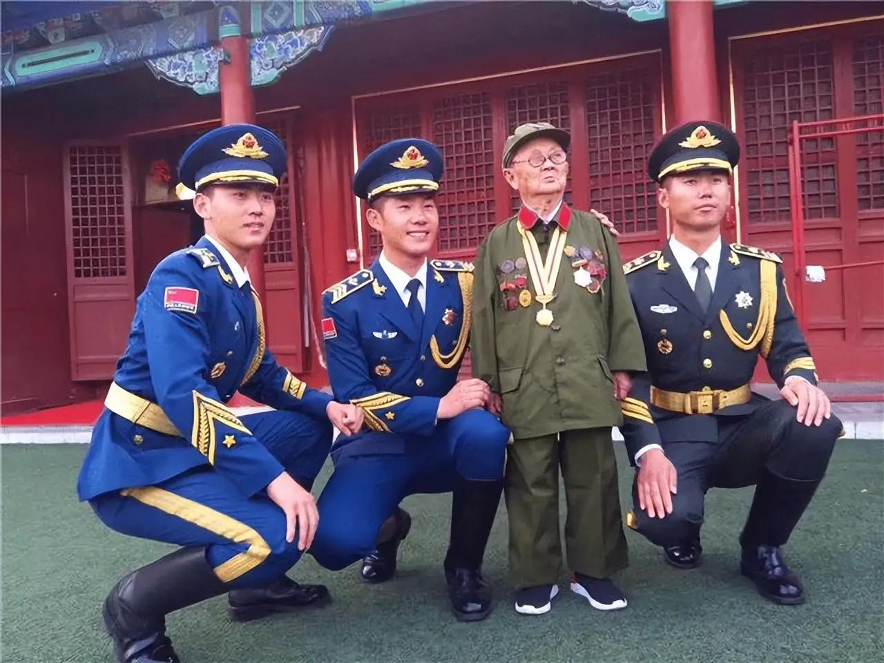 1939年街头刺杀谜案：1.2米"小学生"如何击碎日军不败神话？

1939年华