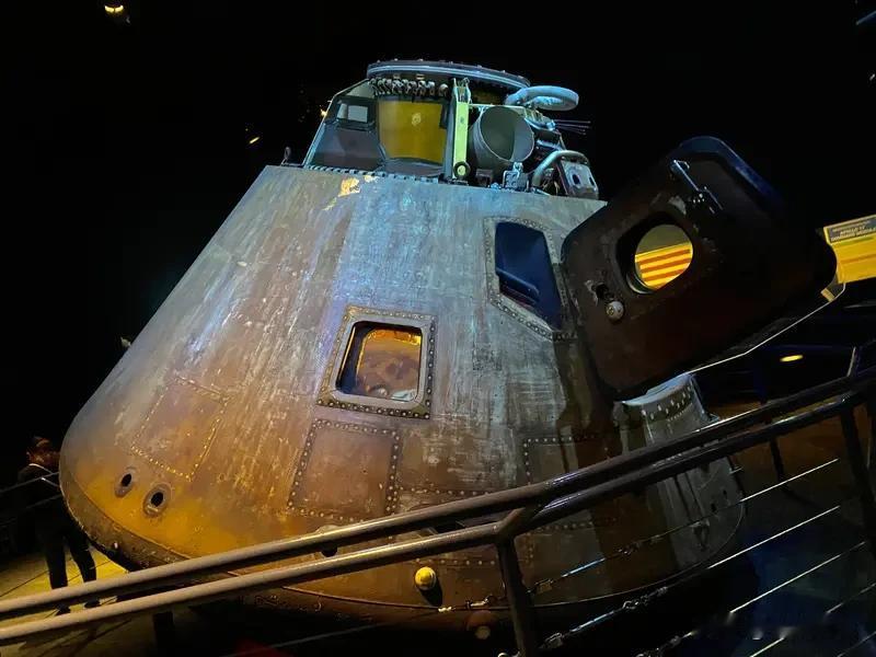 美国的登月阿波罗号是真登陆了吗?

 美国的登月阿波罗号到底是不是真登陆了，这一