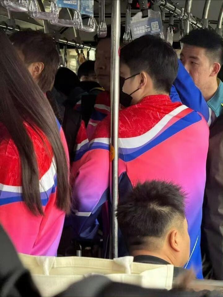 这是穿新队服的樊振东吗？看侧脸识人 ​​​