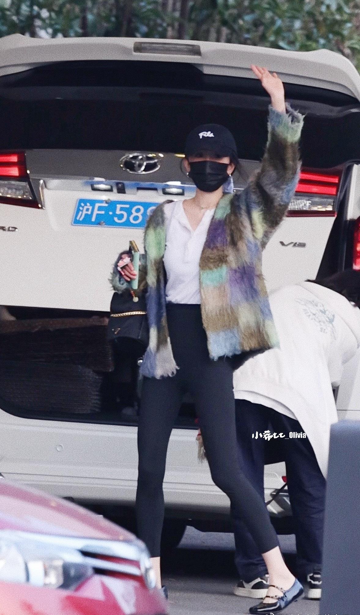 杨幂  ym杨幂把海洋穿身上了ym杨幂递过来的纸巾第一反应是擦勺子
妈呀杨幂这绝