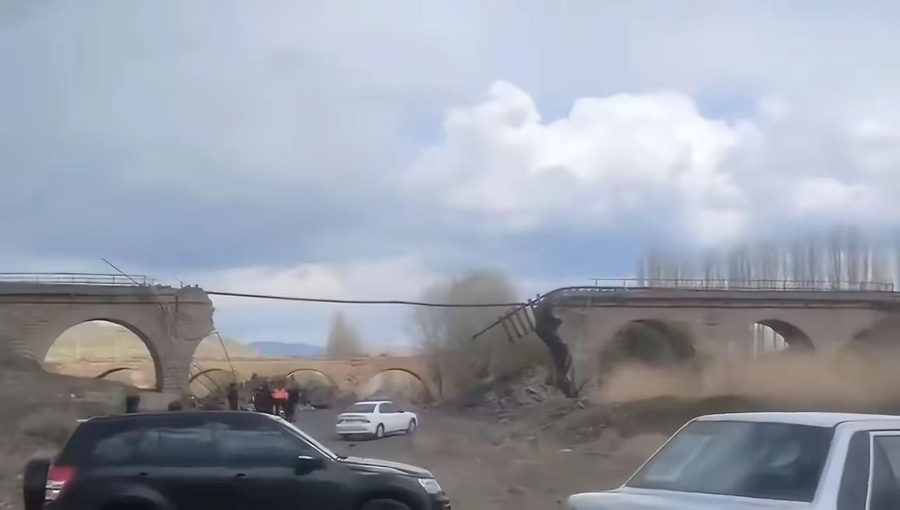 美以被“伊朗速度”狠狠打脸！

仅仅三天，伊朗就抢通了被美以炸毁的卡尚市一座铁路