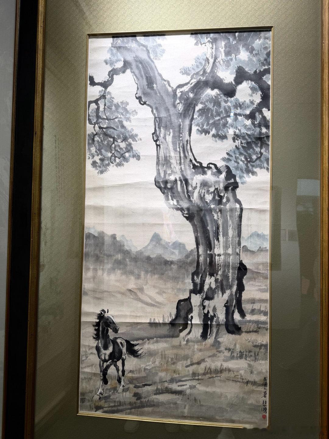 看了画展 感慨古人智慧 看到泛黄又保护的很好的纸张仿佛感受到百年前作画时的情景 