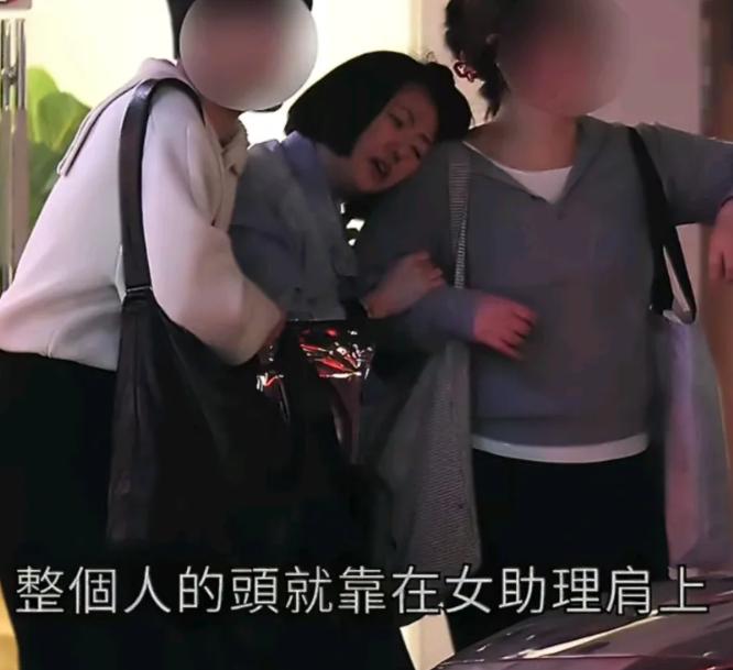 小s在台北街头失声痛哭！
就在刚刚，台媒曝出的这段视频让人看得心碎。画面里的小s