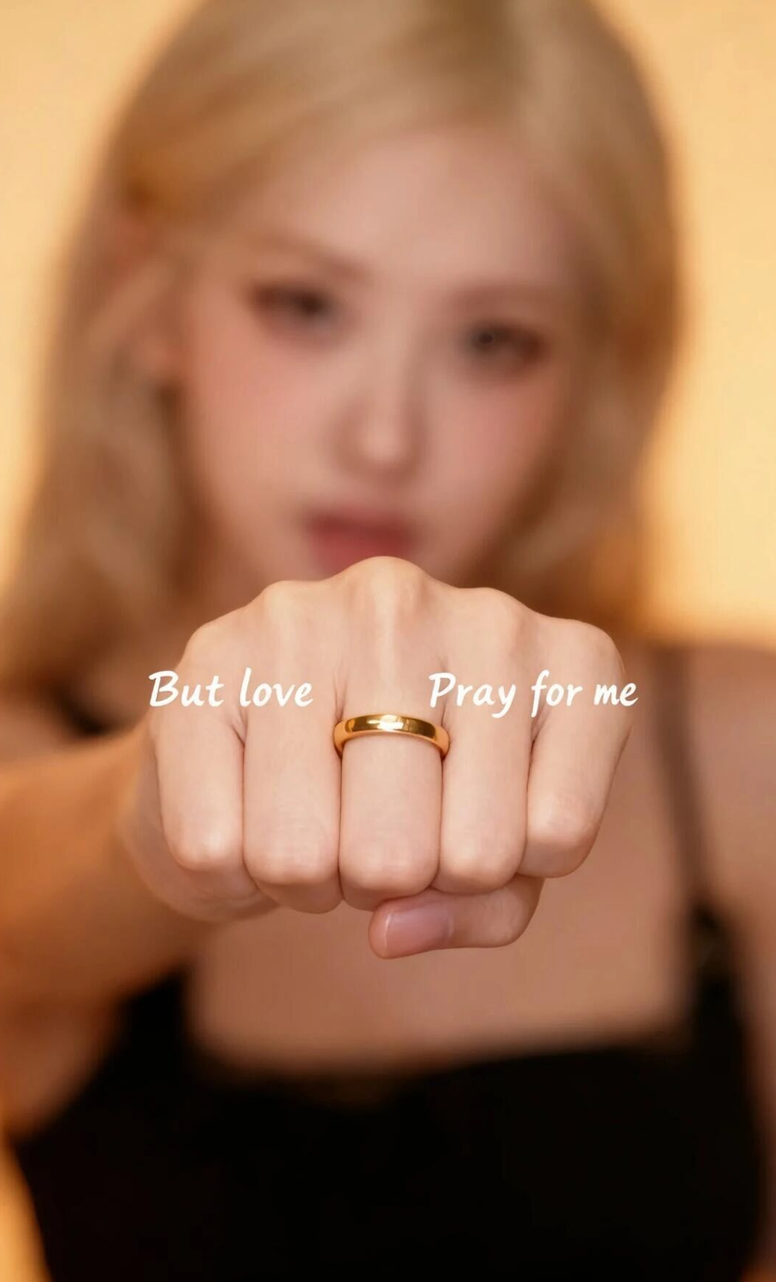 马户家粉丝搞的AI空瓶图传下去，老马户有6个指头 ​​​