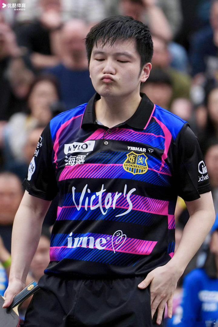 孩子这么多年这个可爱的习惯还是没变樊振东说仍在路上东哥：我只是在思考怎么赢球，不