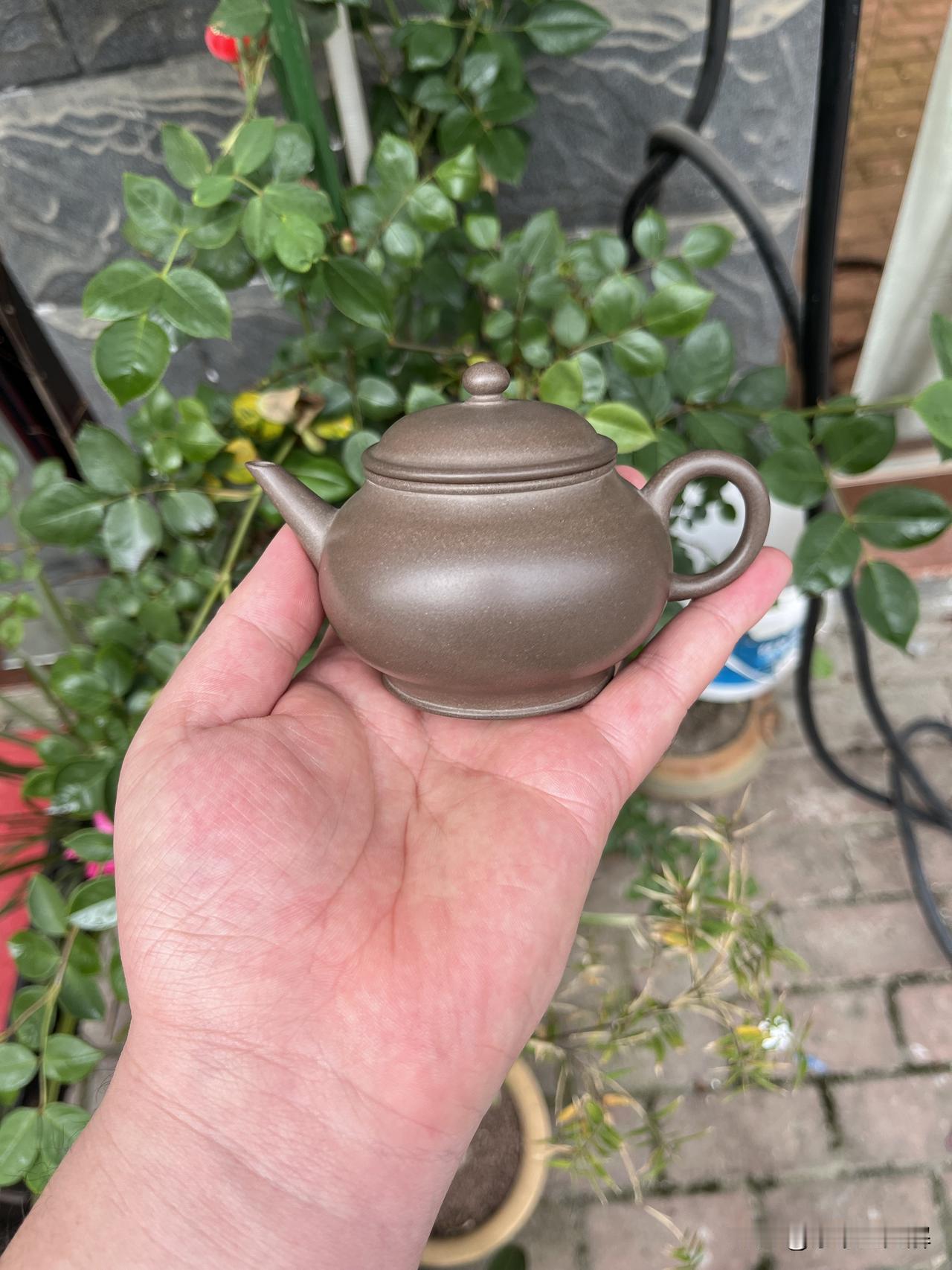 被称为“羊油夹脂”的青段泥，凭什么说是段泥中的贵族？
提起紫砂泥料，大家张口就是
