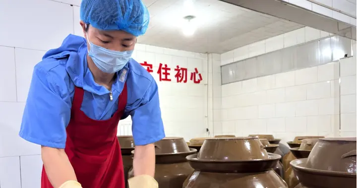 “新”中有你｜老城烟火长：老味道的“守味”与“破圈”