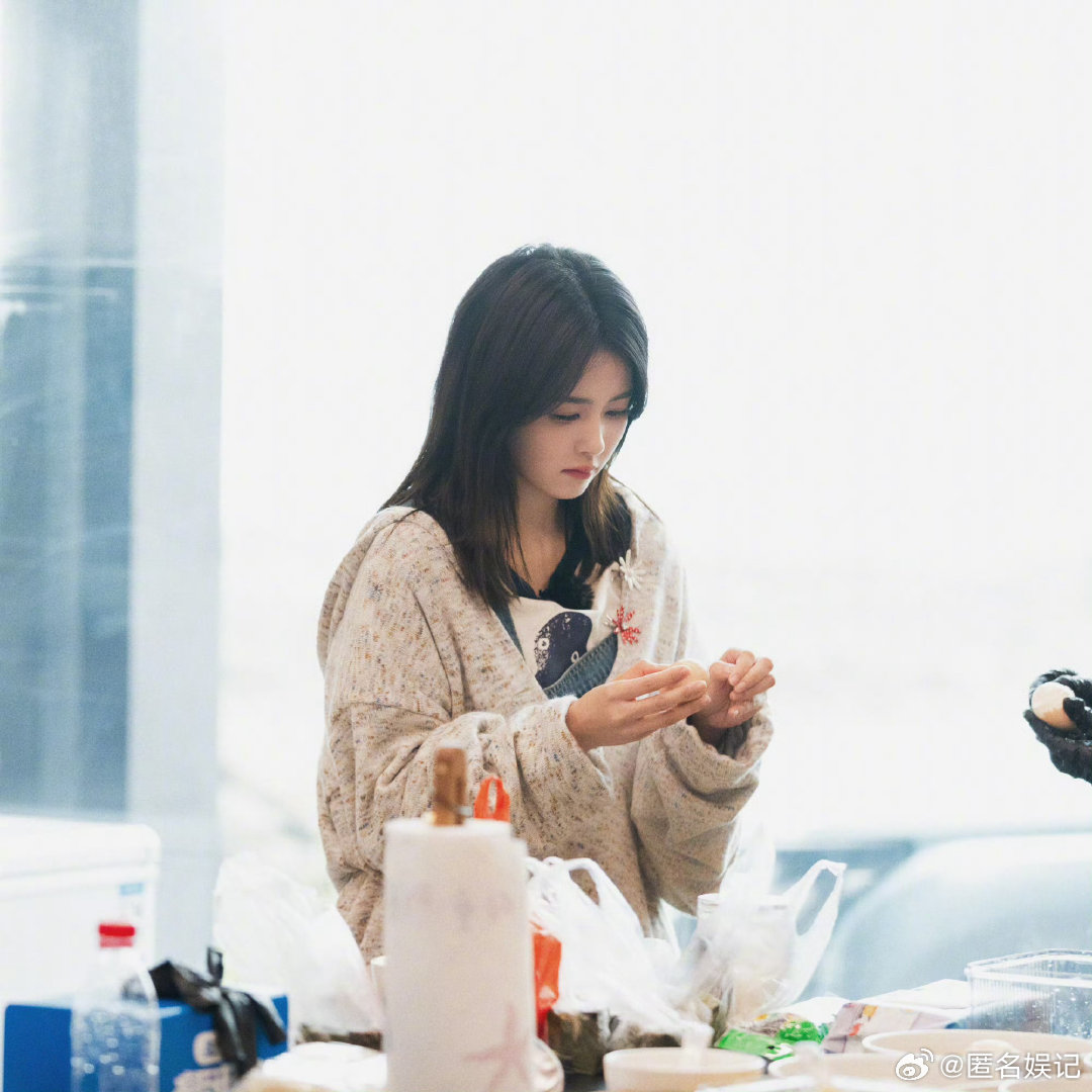 白鹿今天完成任务要撤退了亲爱的客栈 白鹿真的很有综艺感，自然不刻意，有梗又有趣，