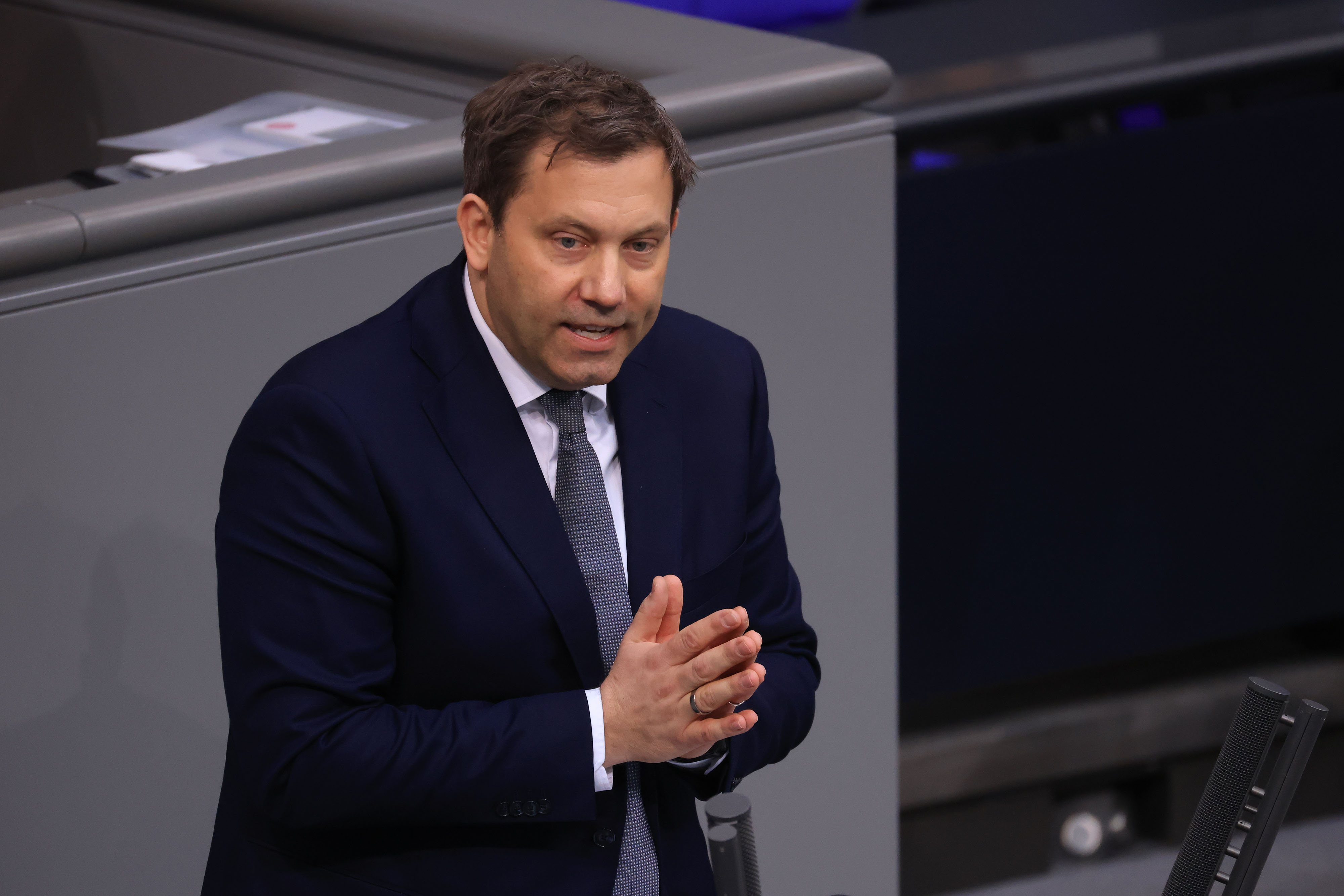 德国副总理兼财政部长克林拜尔对德铁订购中国电动巴士感到恼火，呼吁采购时应展现“健