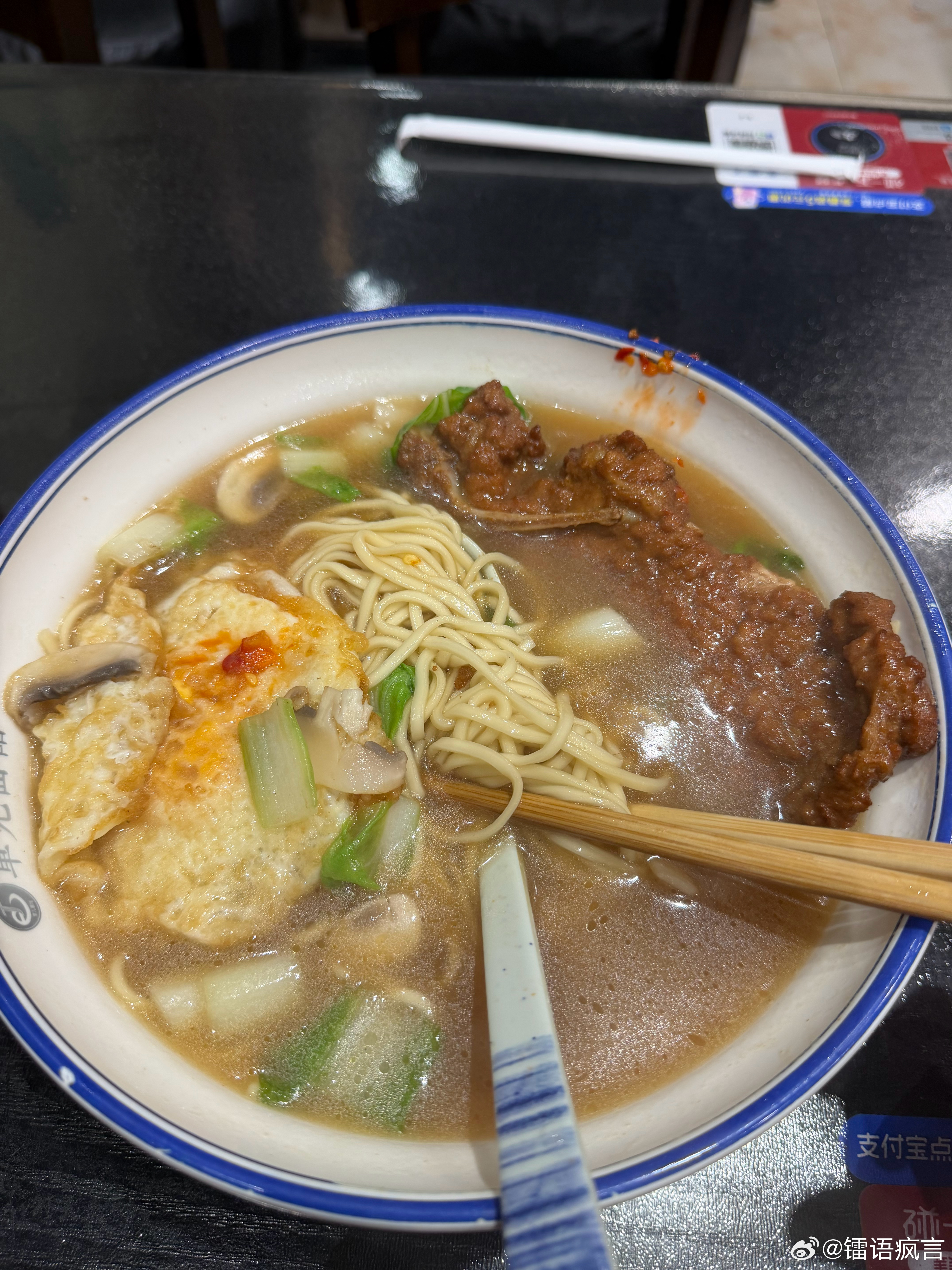 在杭州吃了很多年的面馆，味道水准没变，赞。 ​​​