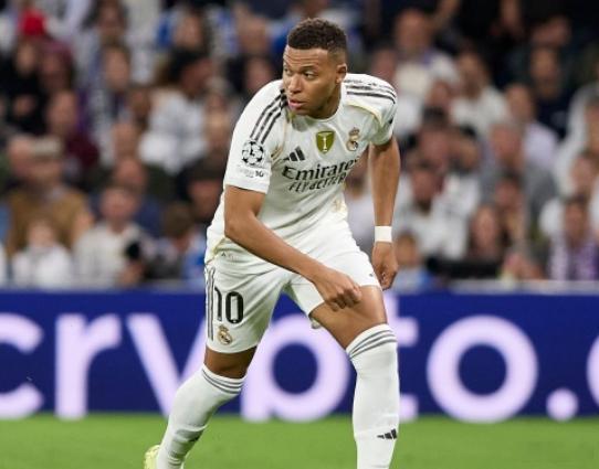 西甲第10轮比赛，姆巴佩破门，皇马主场2-1击败巴萨。据《队报》报道，法国足协确