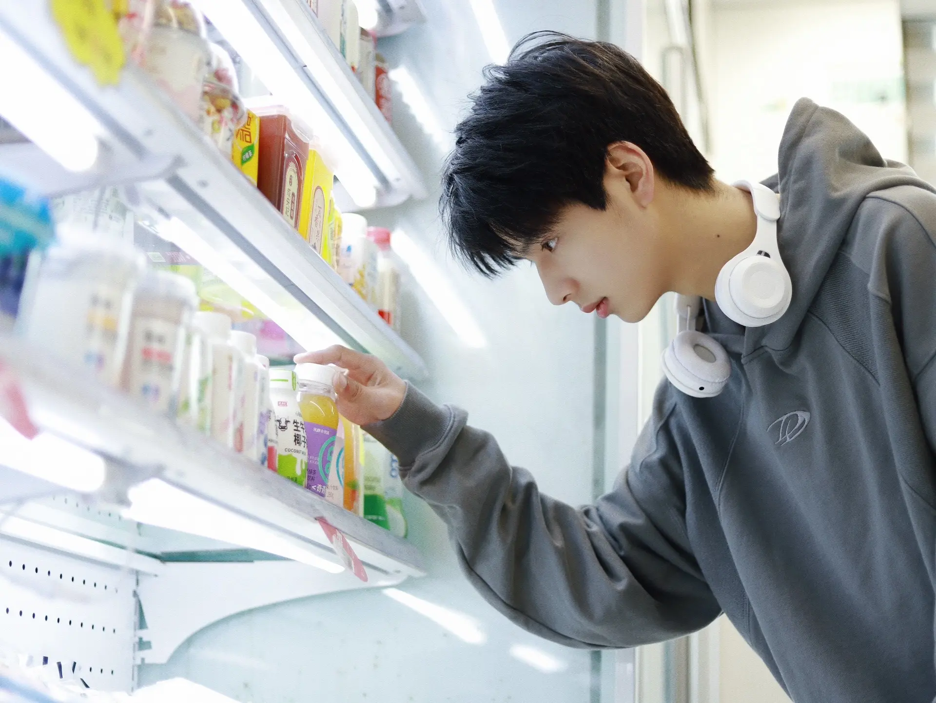  开学的感觉怎么样，开心吗(ρ_・).。