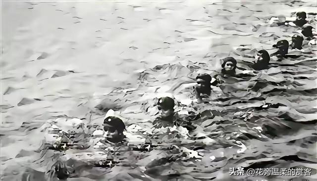 1965年铁血壮举：9名解放军战士负重横渡琼州海峡，荣立集体一等功
 
1965