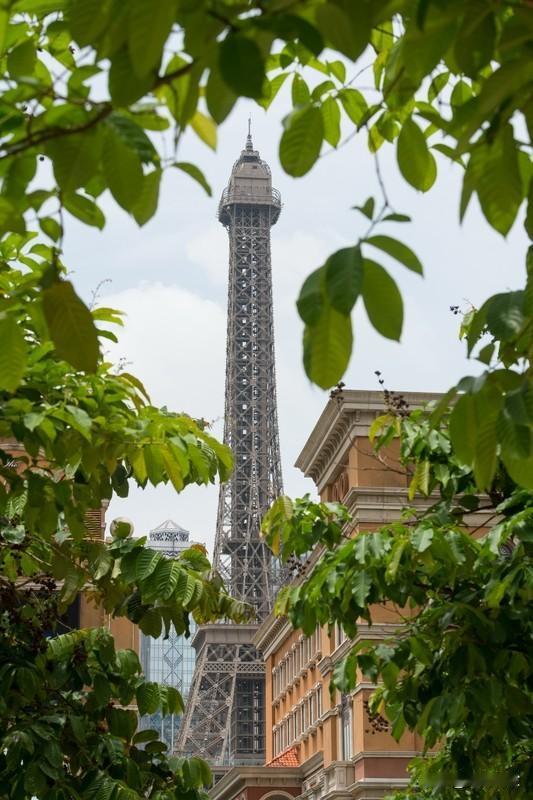 你能想象火遍全网有6亿阅读量的“素颜巴黎”啥样吗？一位大爷实拍的“素颜巴黎”视频