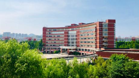 今天我想跟你好好聊聊一所大学——沈阳药科大学。这所藏在东北的药科强校，虽然没有什