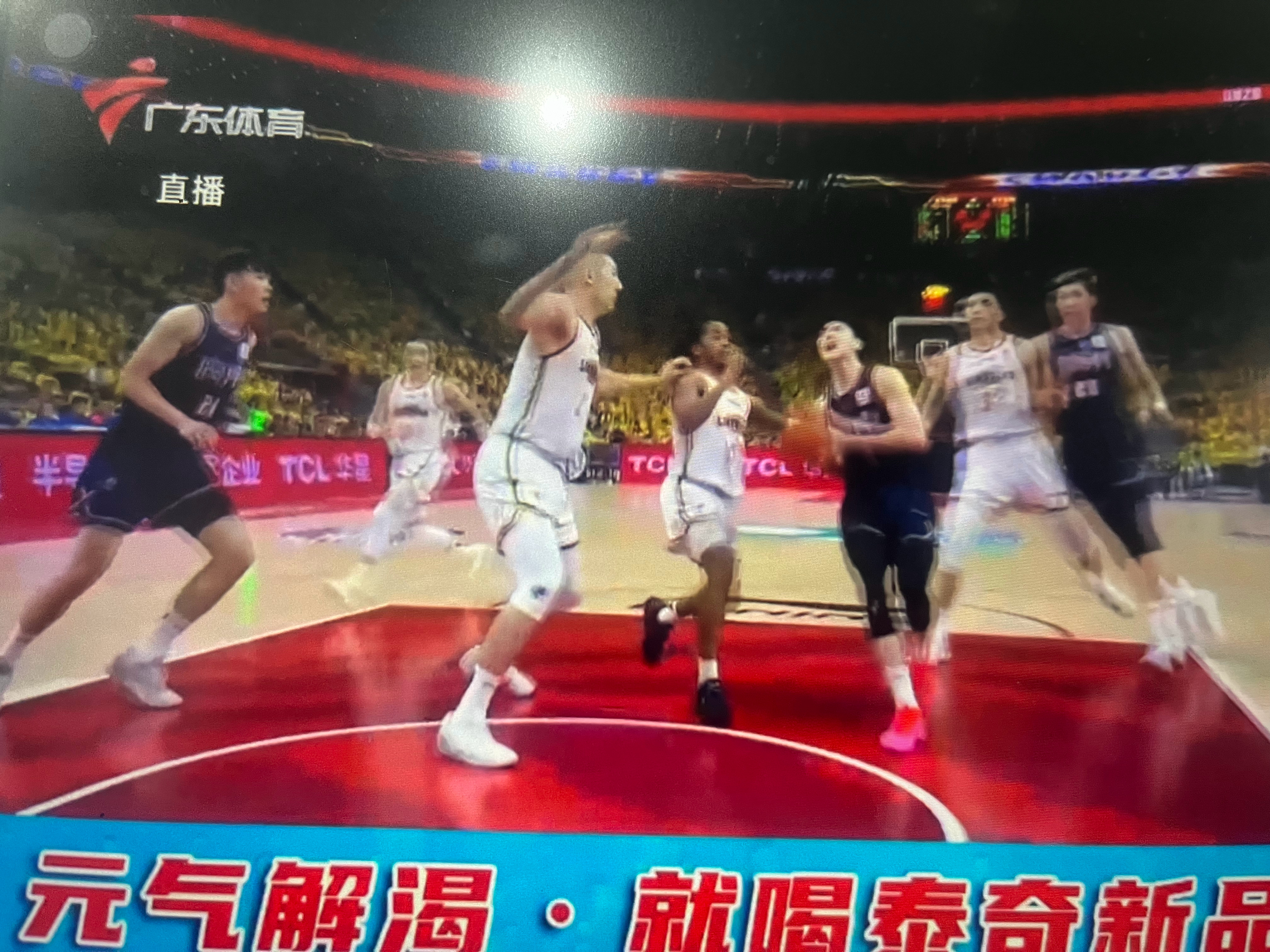 胡明轩连续突破得手[拳头][拳头]#广东男篮vs辽宁男篮# ​​​