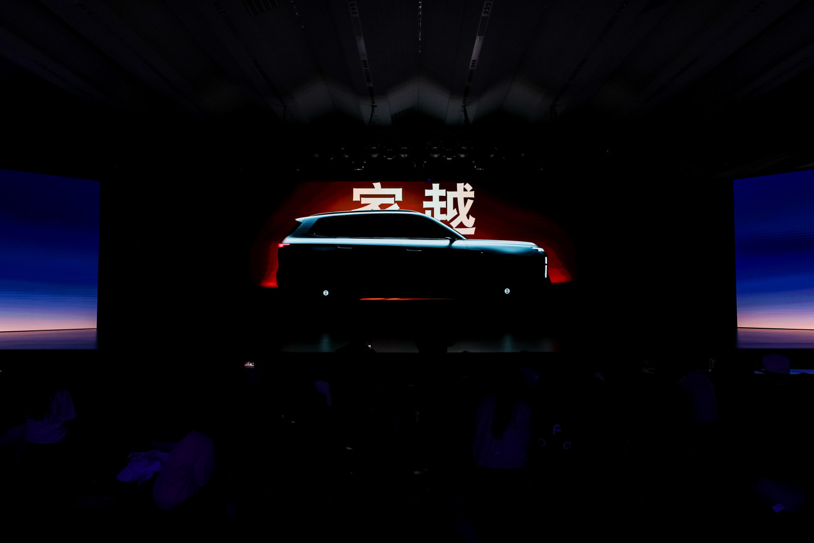 荣威火山联手合作家越AI汽车 买车就跟选房一样，光堆配置，我觉得真不算什么，重点