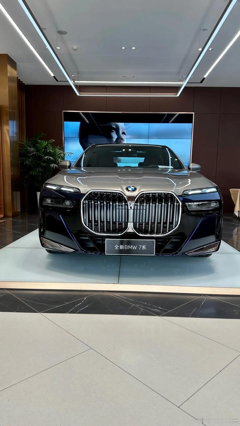 宝马中国回应最高降价30万宝马中国自2026年1月1日起，对31款主力车型建议零