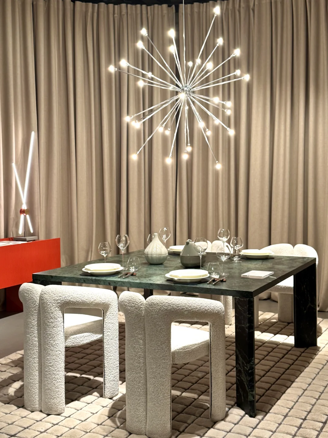 Cassina | 餐厅的氛围感，从灯光开始！