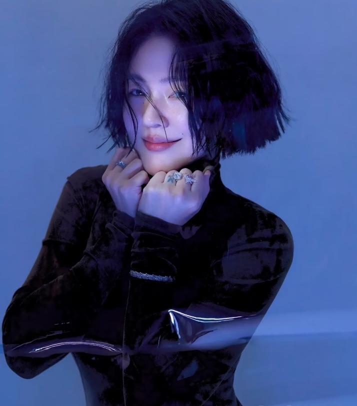为什么一定要提，不提就默认是有问题？对孩子的爱和关心是像呼吸一样正常的存在，不需