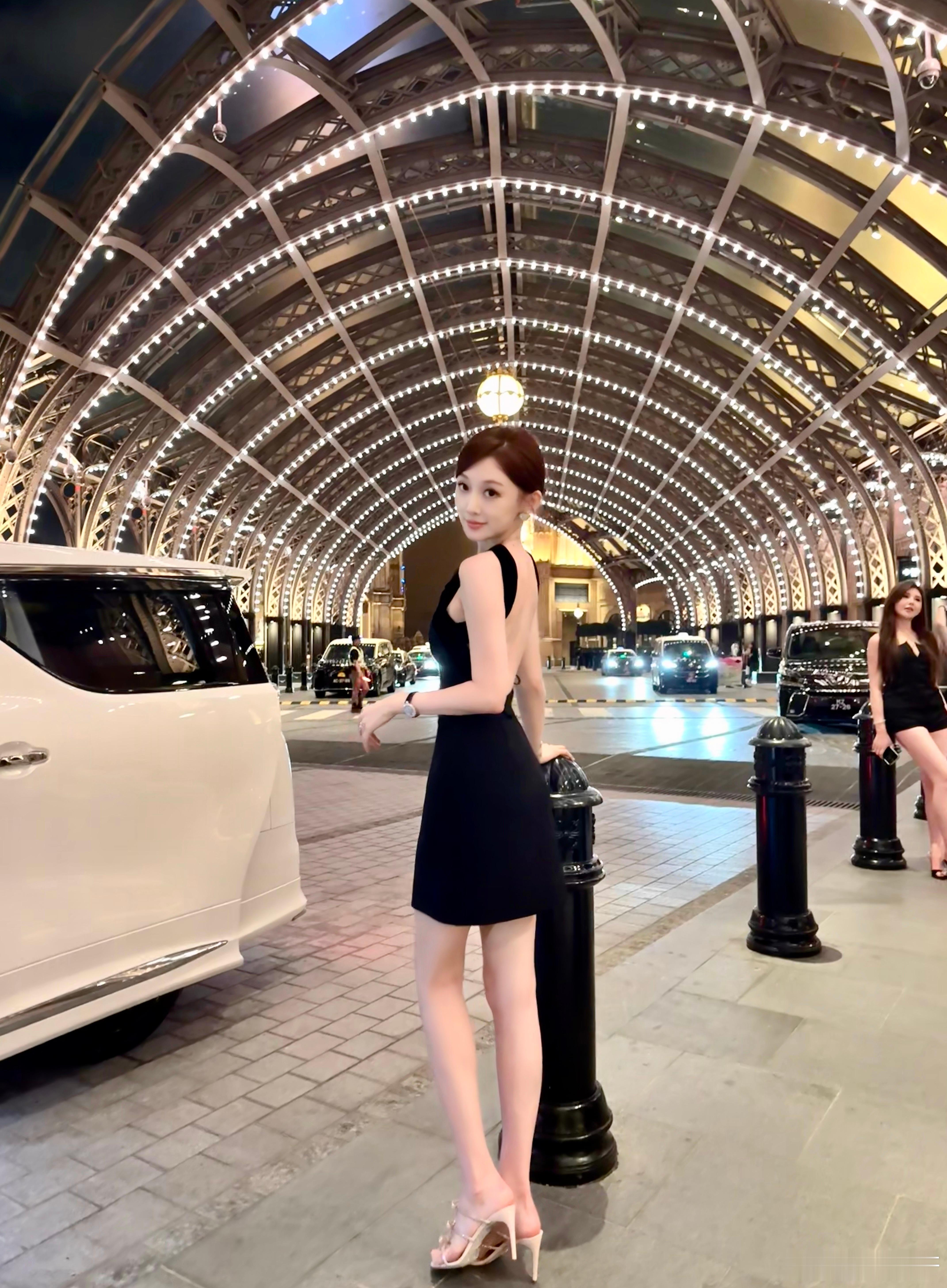 脸会看腻 但感觉不会🖤今天穿什么千金感  ​​​