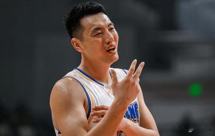 真不知道是怎么想出来的，北京这阵容12人大名单除了这五个人就是四外援+周琦赵睿陈