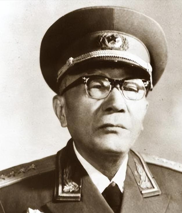 1952年，黄克诚的岳父因贩卖鸦片被判死刑，行刑前，黄克诚找到负责此案的干部，轻