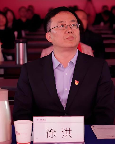 浙江电信总经理更换背后的故事：这个地方要讲究的是高度重视团结干部员工。
近日，浙