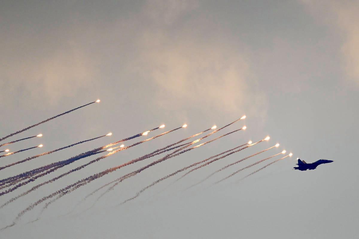 以色列的“大脑”被炸了！伊朗导弹直接命中以军总参谋部大楼，火光冲天！



伊朗