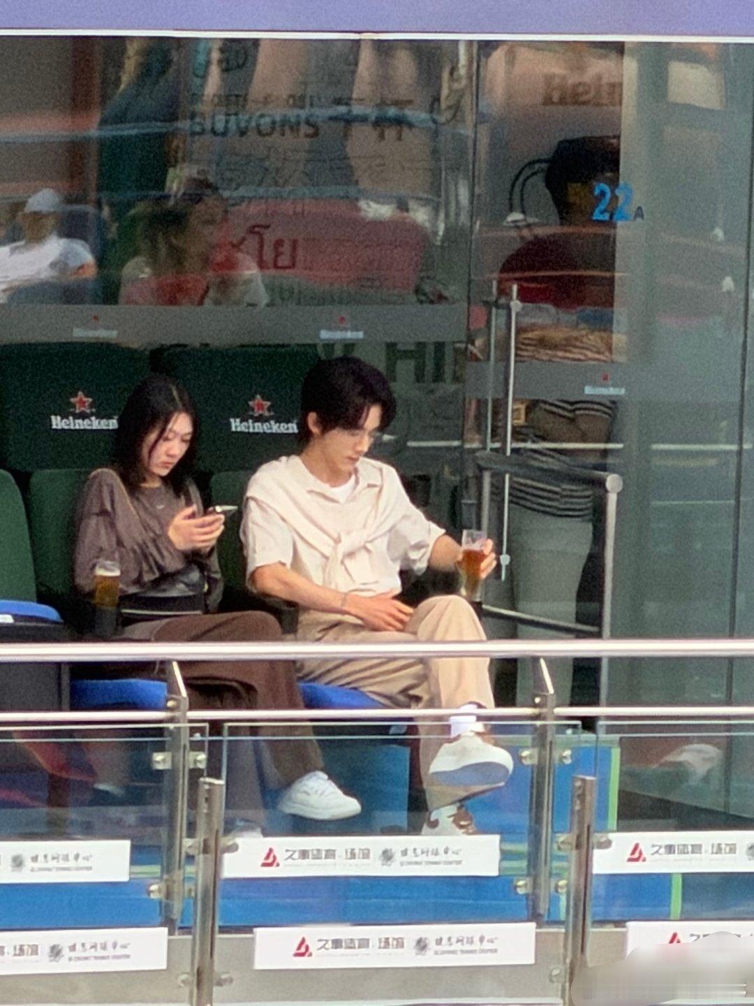 张新成吴尊去上海网球大师赛观赛了[馋嘴] ​​​