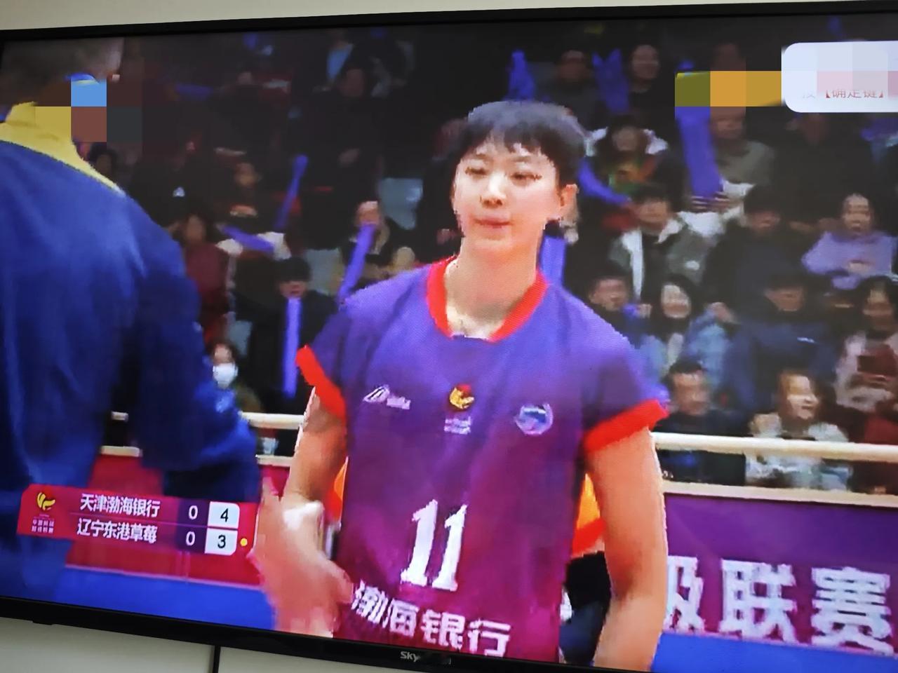 天津女排主场3：0轻取辽宁，最闪耀的应该是陈博雅吧！
自从姚笛回归，陈博雅也越打